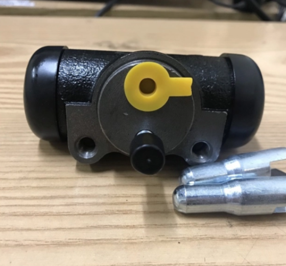 Xy lanh phanh xe nâng Komatsu FD/G20~30-15/-16/-17, TCM FD/G30T3, Mit.FD/G20~30, Nissan L02 mã C52-13117-52000 hiệu Folangsi